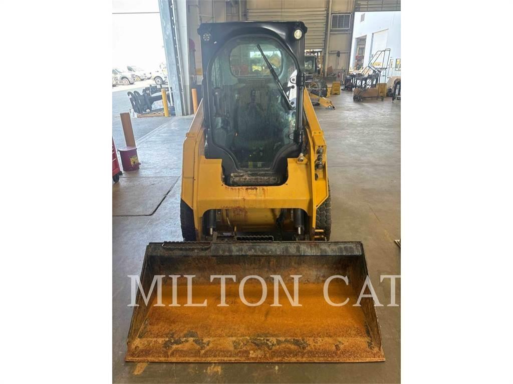 CAT 236D 3 スキッドステアローダー