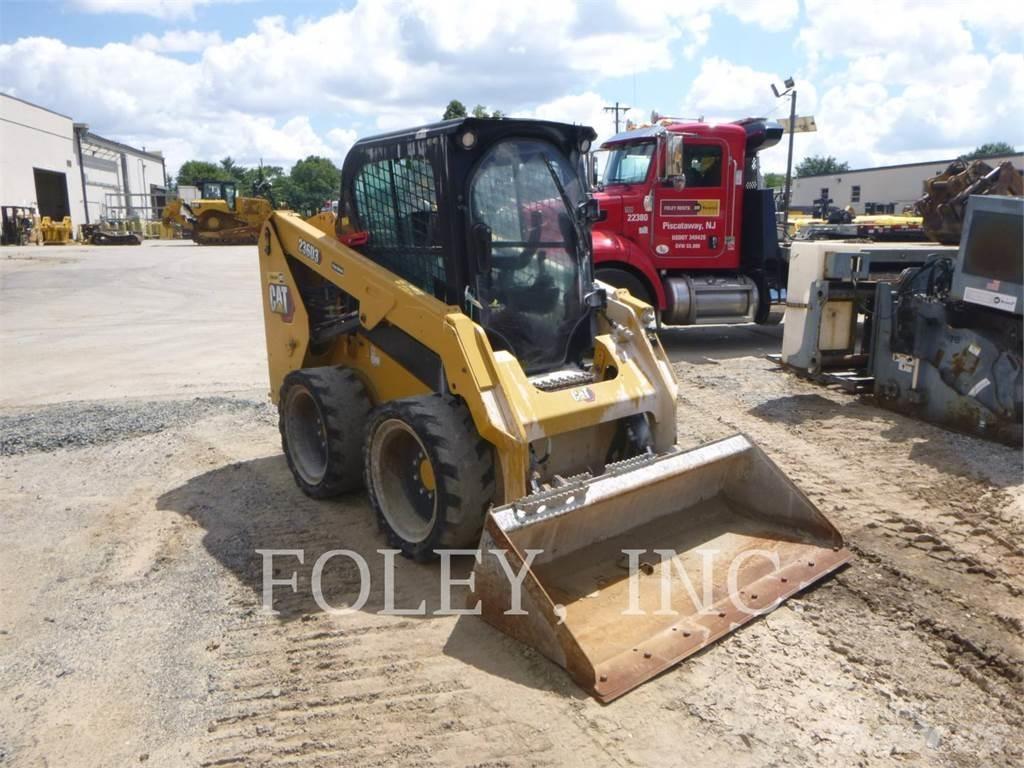 CAT 236D3 スキッドステアローダー