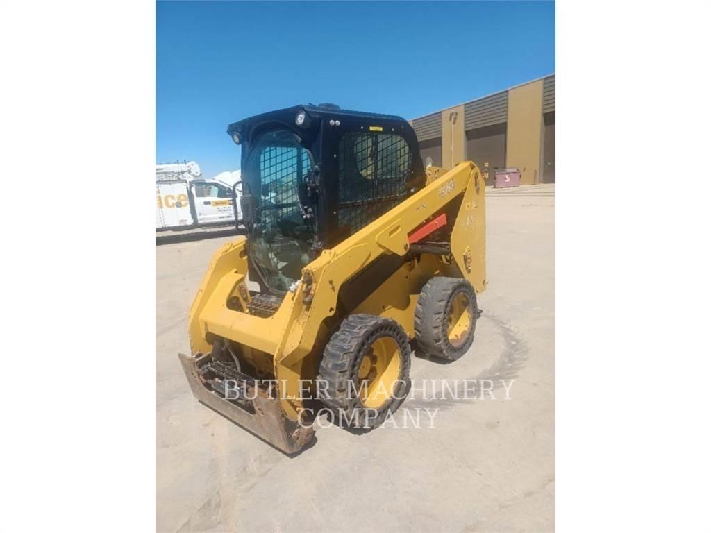 CAT 236D3 スキッドステアローダー