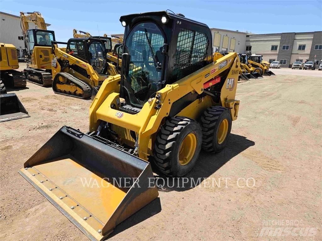 CAT 236D3 スキッドステアローダー