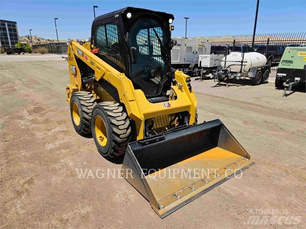 CAT 236D3 スキッドステアローダー