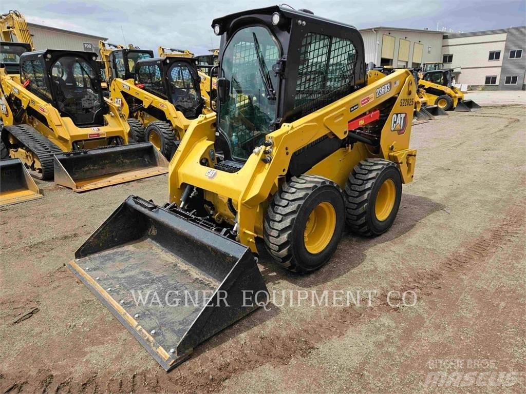 CAT 236D3 スキッドステアローダー