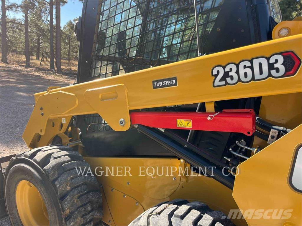 CAT 236D3 スキッドステアローダー