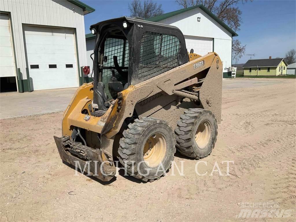 CAT 236D3 AQ スキッドステアローダー
