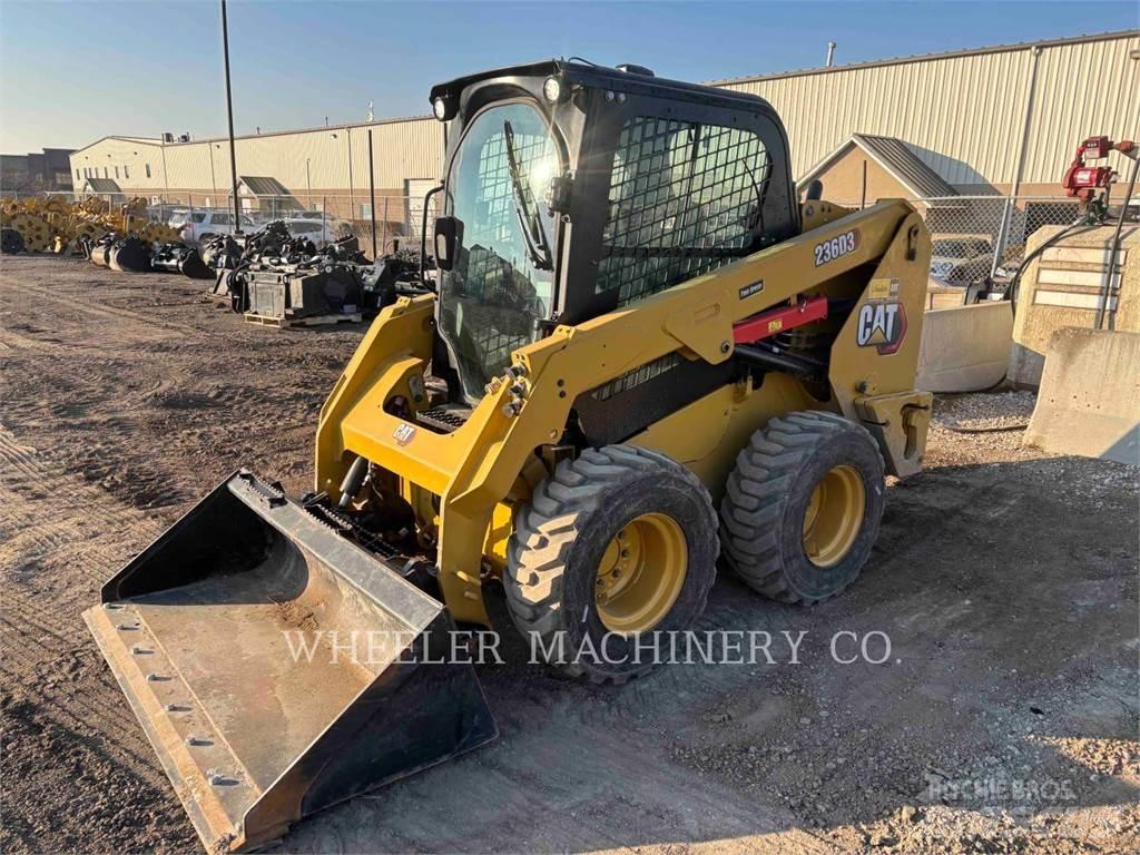 CAT 236D3 C3H2 スキッドステアローダー