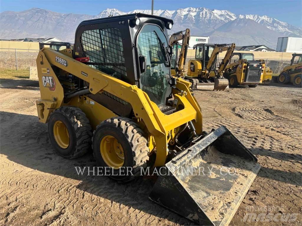 CAT 236D3 C3H2 スキッドステアローダー