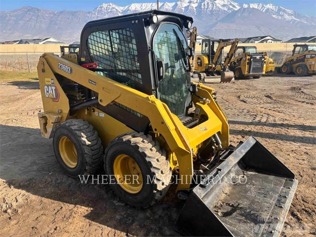 CAT 236D3 C3H2 スキッドステアローダー