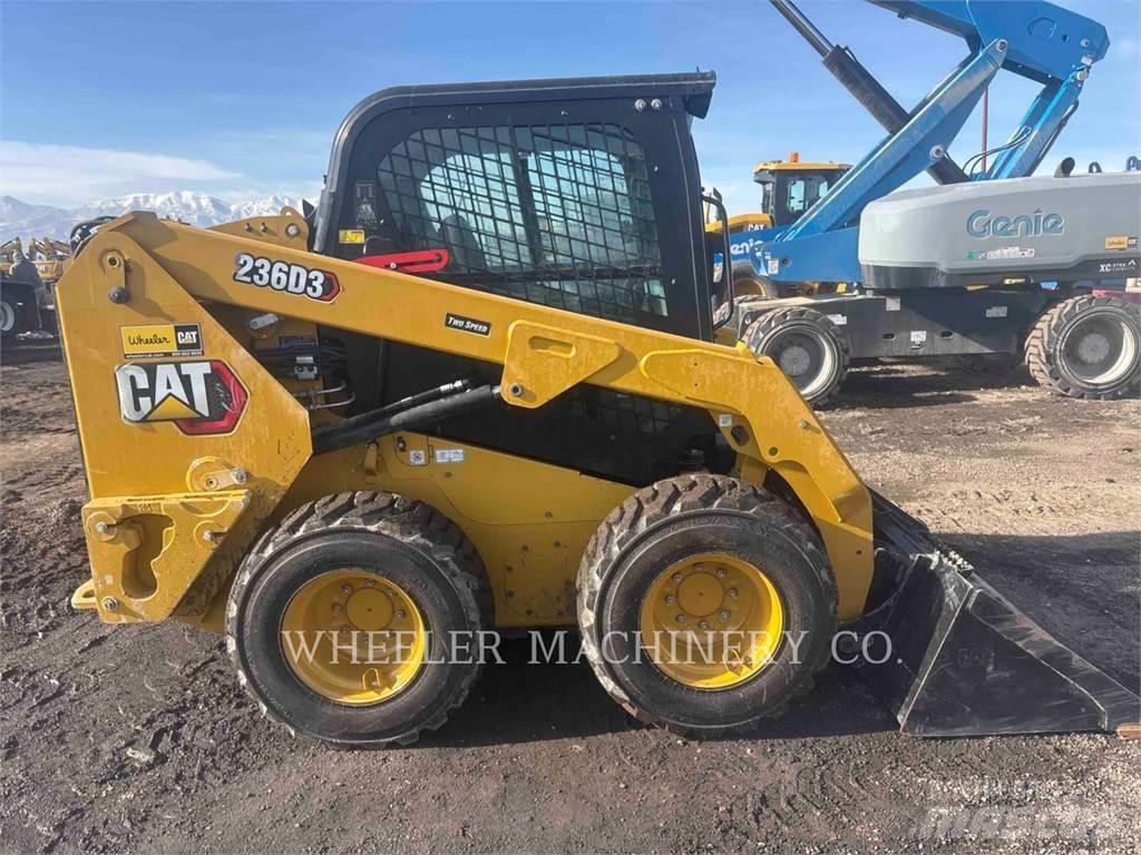 CAT 236D3 C3H2 スキッドステアローダー