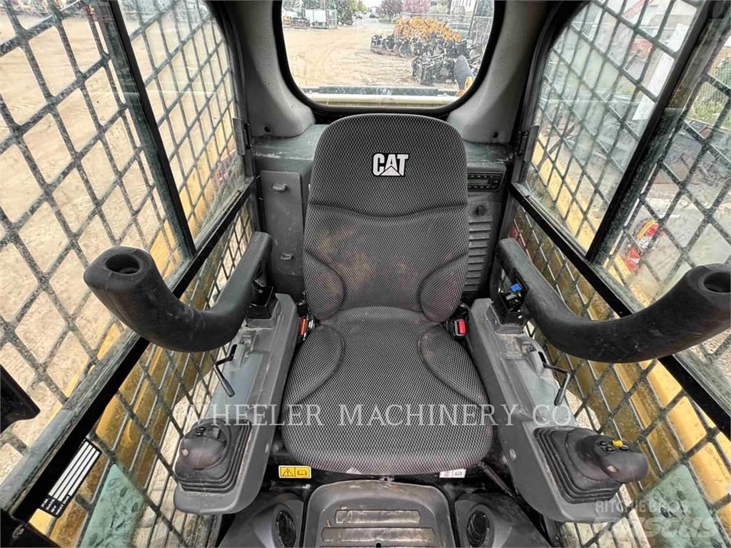CAT 236D3 C3H2 スキッドステアローダー