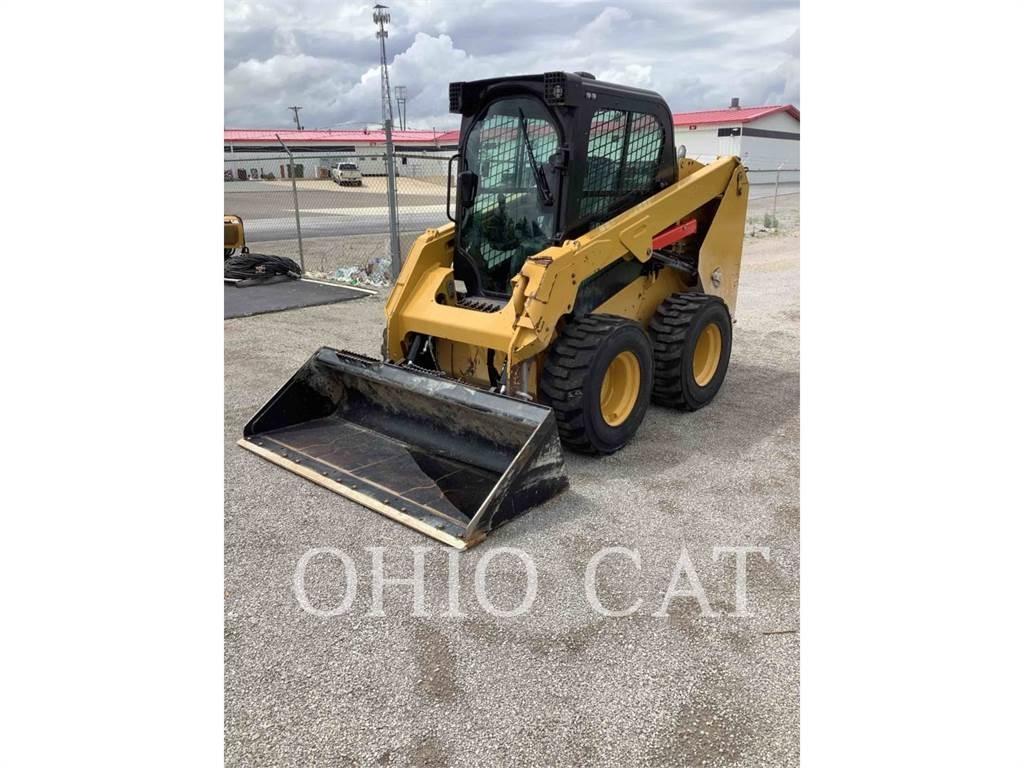 CAT 236D3 C3H2 スキッドステアローダー
