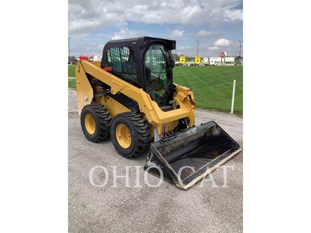 CAT 236D3 C3H2 スキッドステアローダー