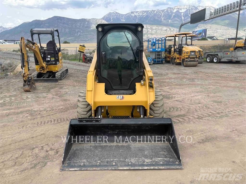 CAT 236D3 C3H2 スキッドステアローダー