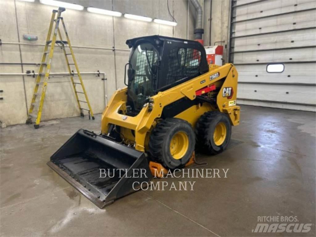 CAT 236D3 C3H2 スキッドステアローダー