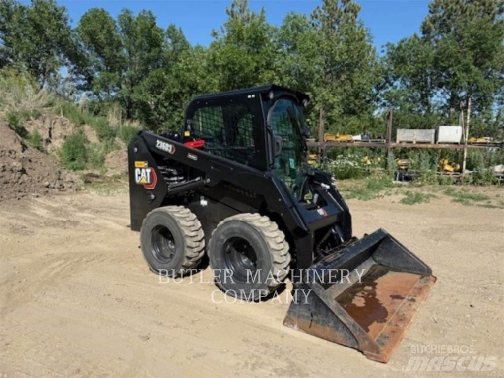 CAT 236D3 C3H2 スキッドステアローダー