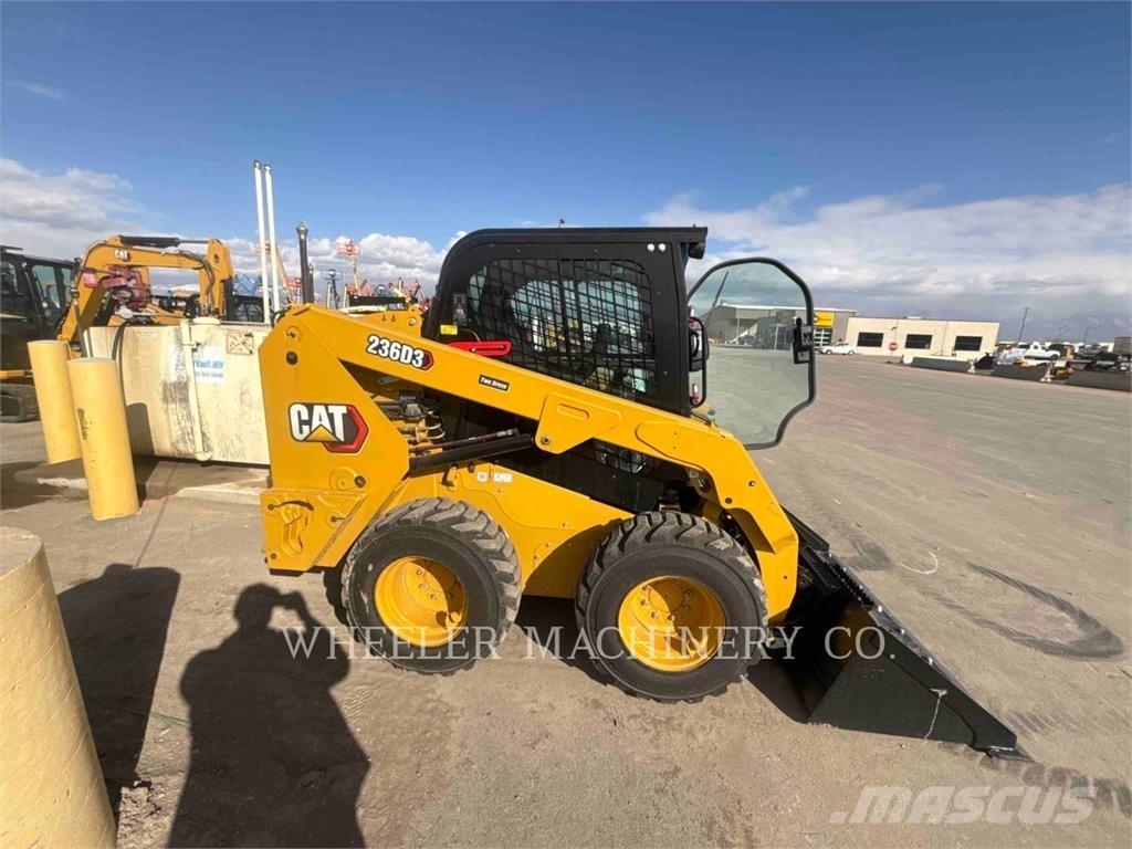 CAT 236D3 C3H2 スキッドステアローダー
