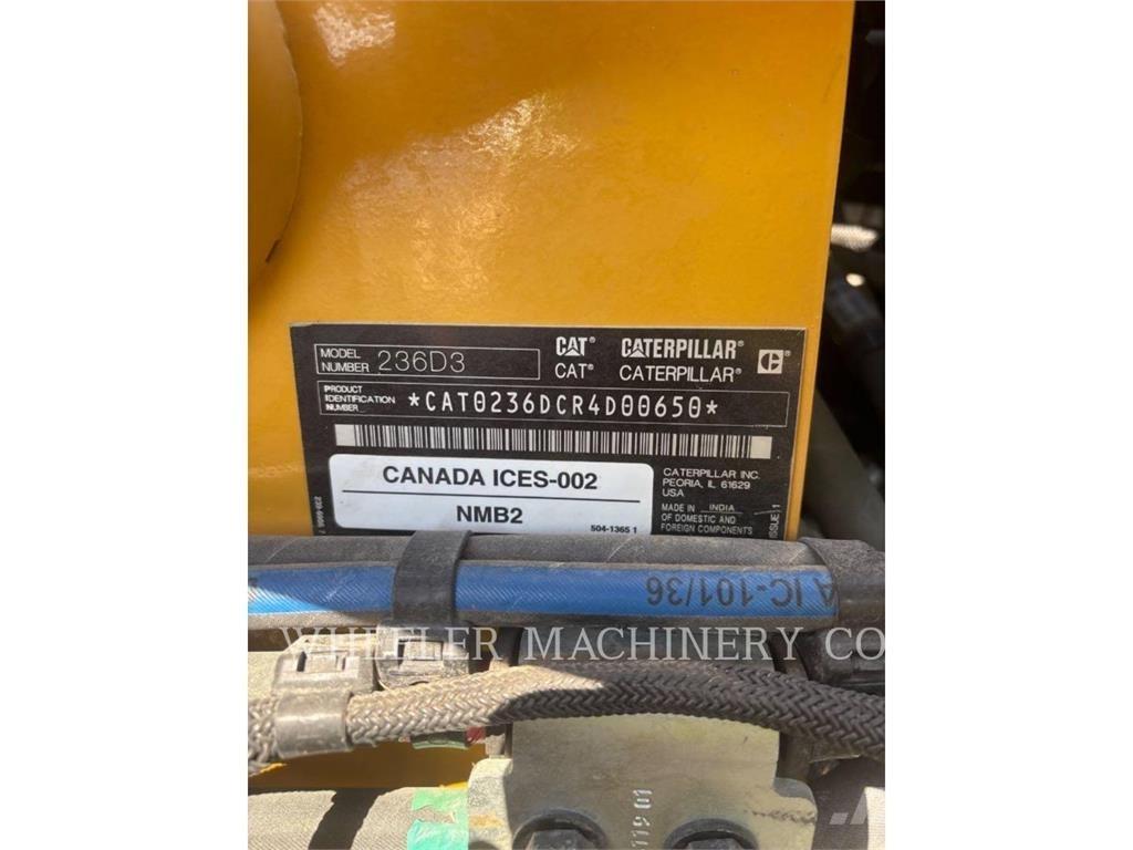 CAT 236D3 C3H2 スキッドステアローダー