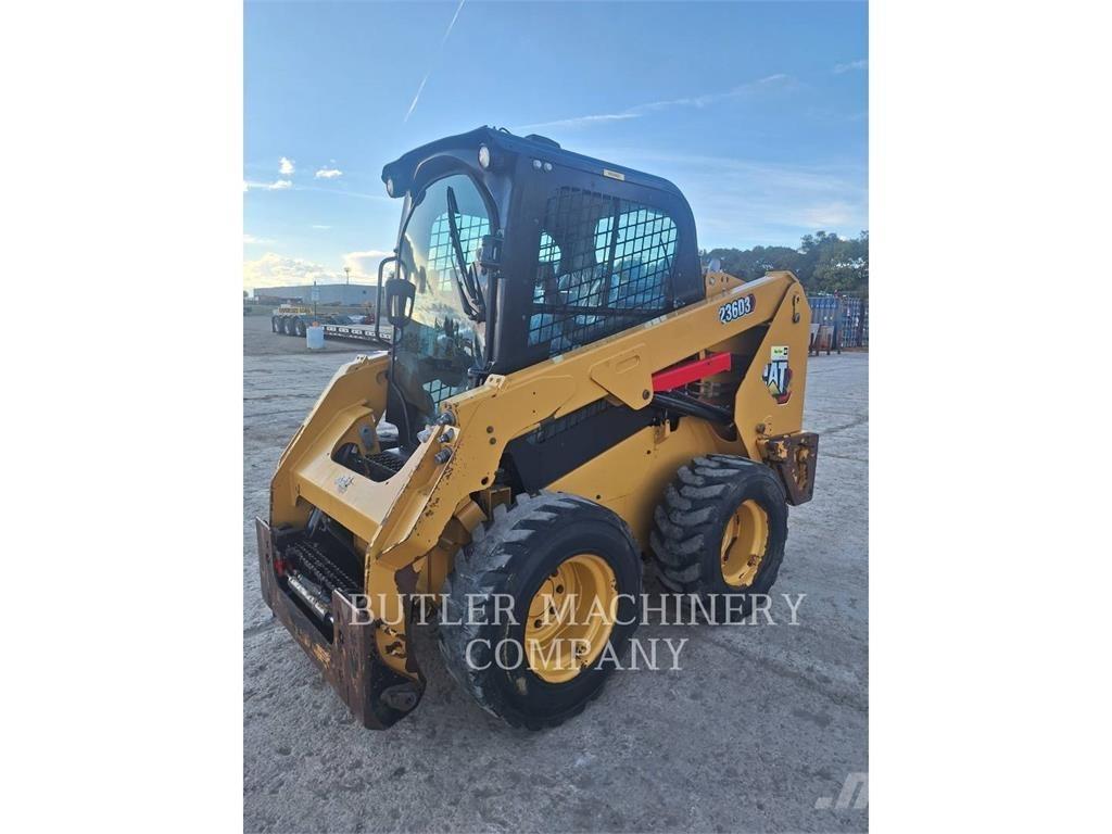 CAT 236D3 C3H2 スキッドステアローダー