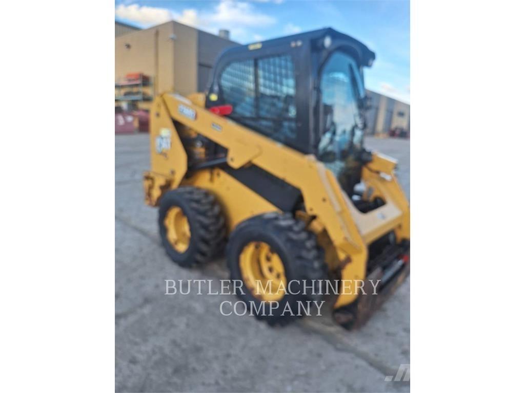 CAT 236D3 C3H2 スキッドステアローダー