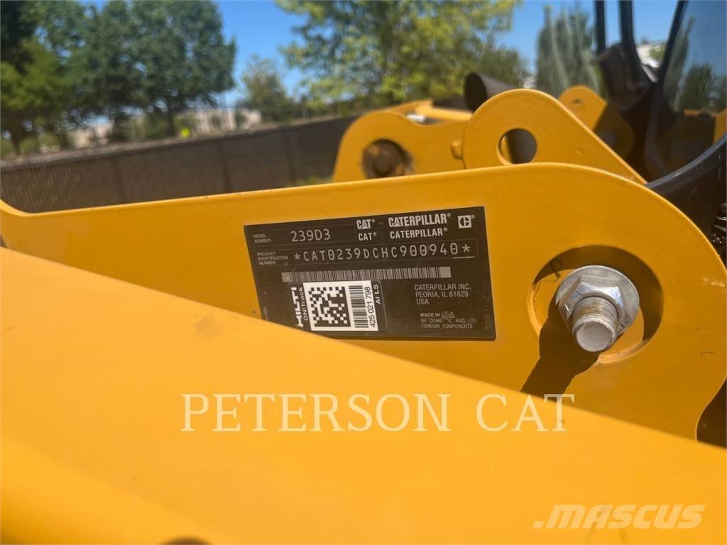 CAT 239D3 スキッドステアローダー