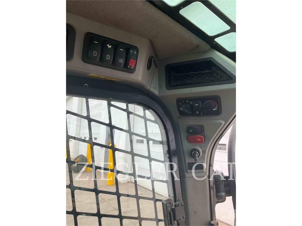 CAT 239D3 クローラーローダー