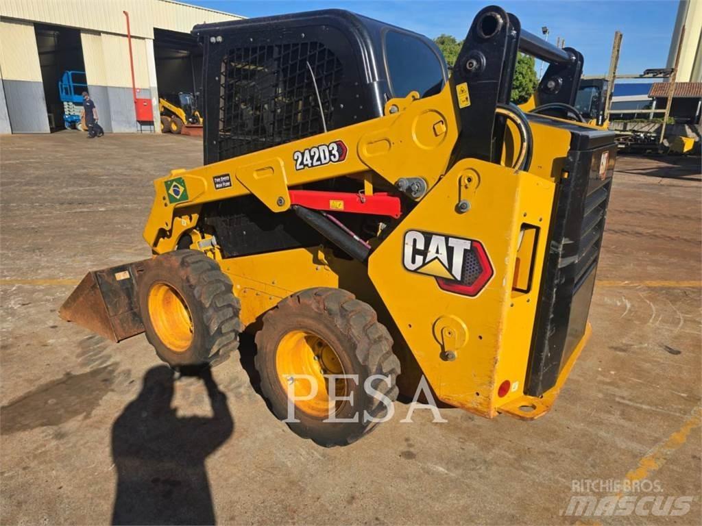CAT 242 D スキッドステアローダー