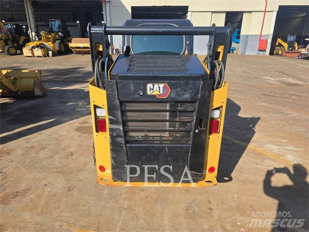 CAT 242 D スキッドステアローダー