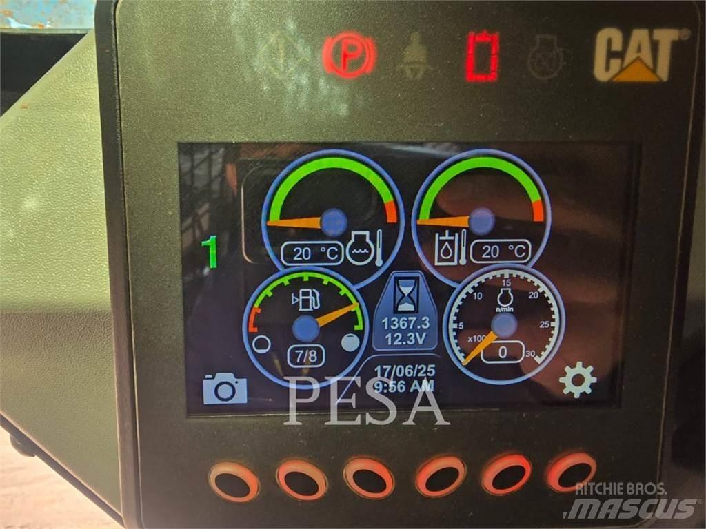 CAT 242 D スキッドステアローダー