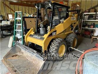 CAT 242B スキッドステアローダー