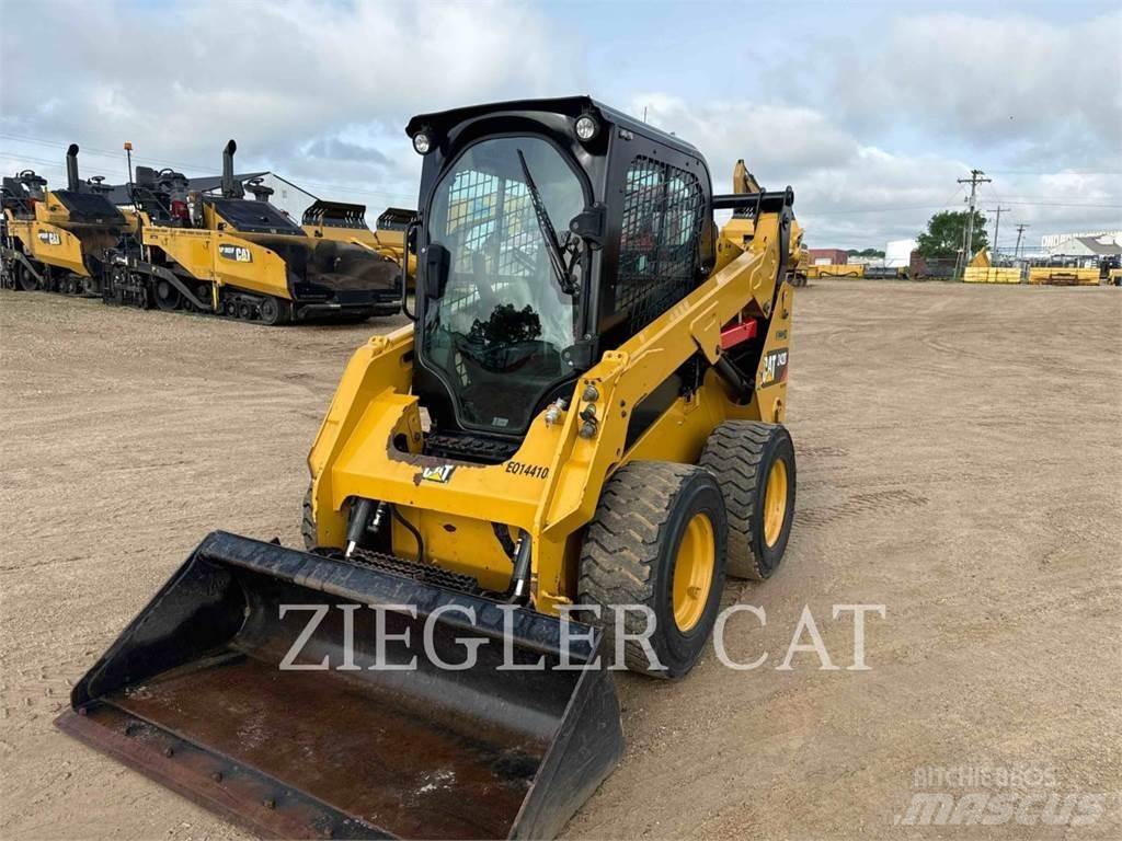 CAT 242D スキッドステアローダー
