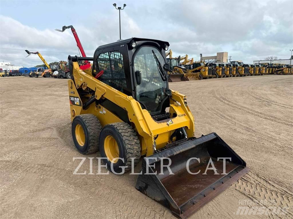 CAT 242D スキッドステアローダー
