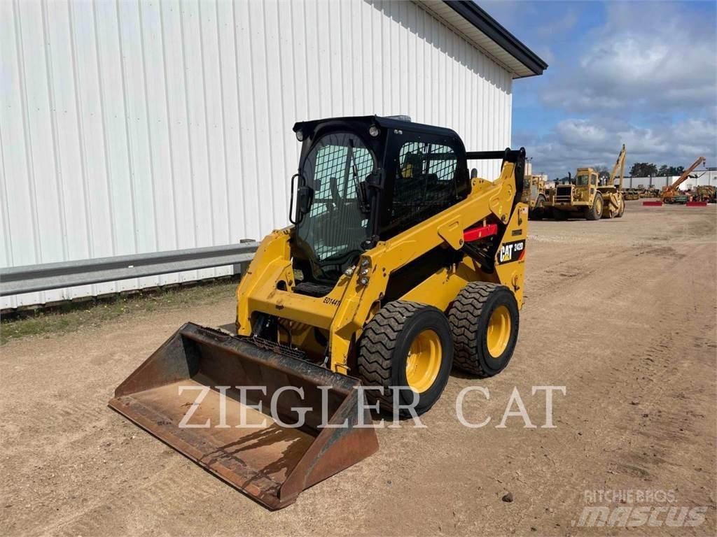 CAT 242D スキッドステアローダー