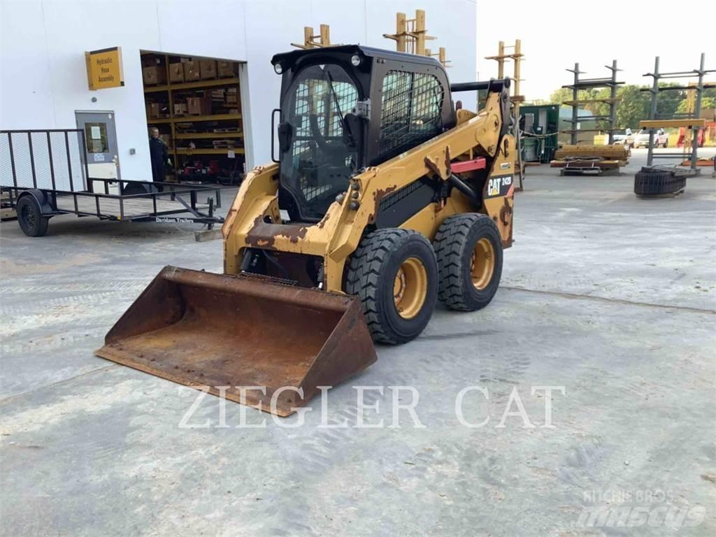 CAT 242D スキッドステアローダー