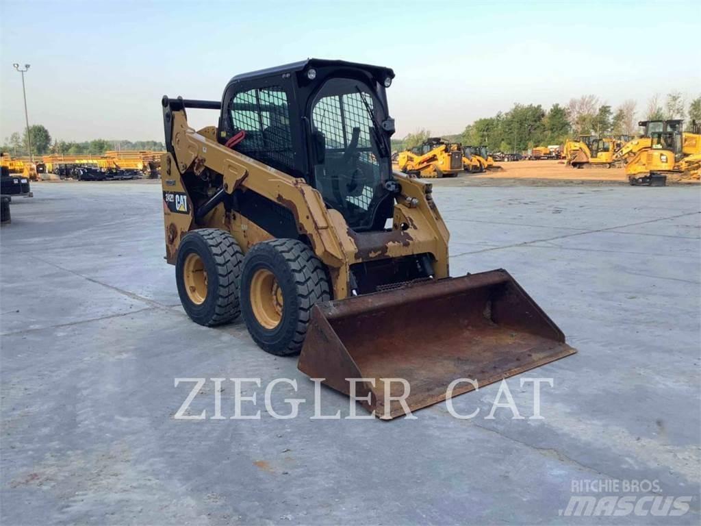 CAT 242D スキッドステアローダー