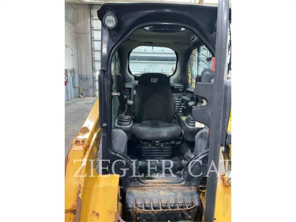 CAT 242D スキッドステアローダー
