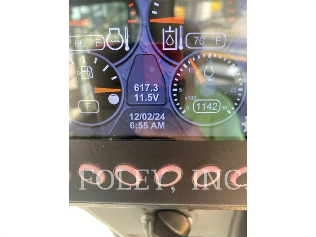 CAT 242D スキッドステアローダー
