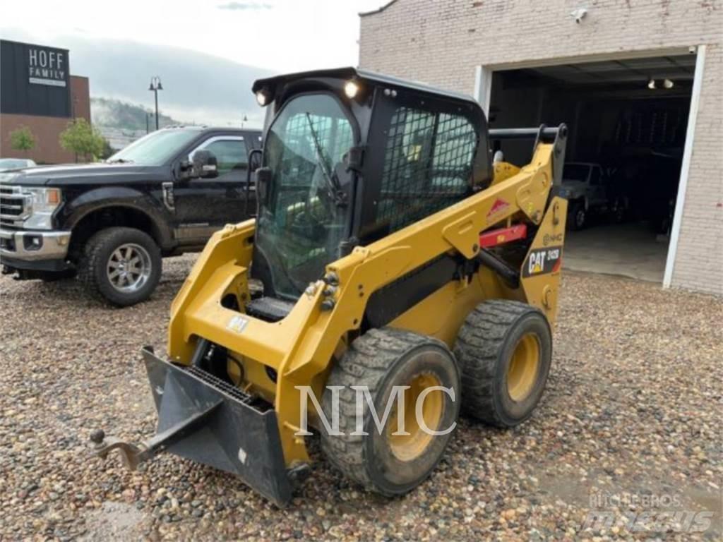 CAT 242D スキッドステアローダー