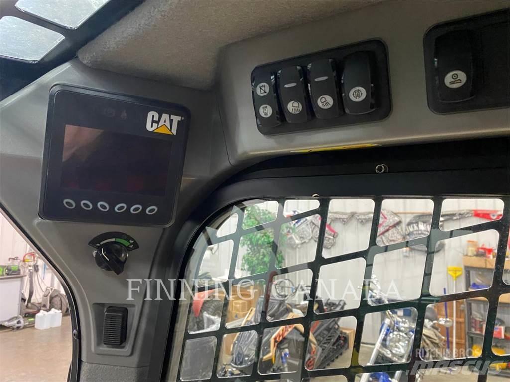 CAT 242D スキッドステアローダー