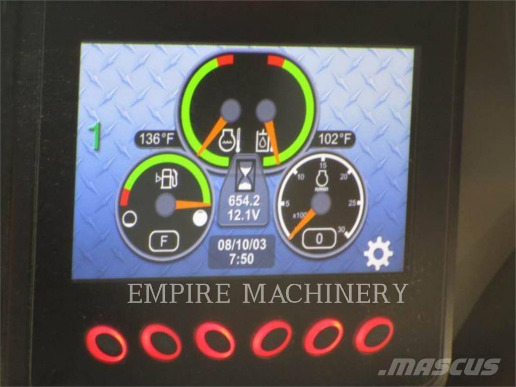 CAT 242D スキッドステアローダー