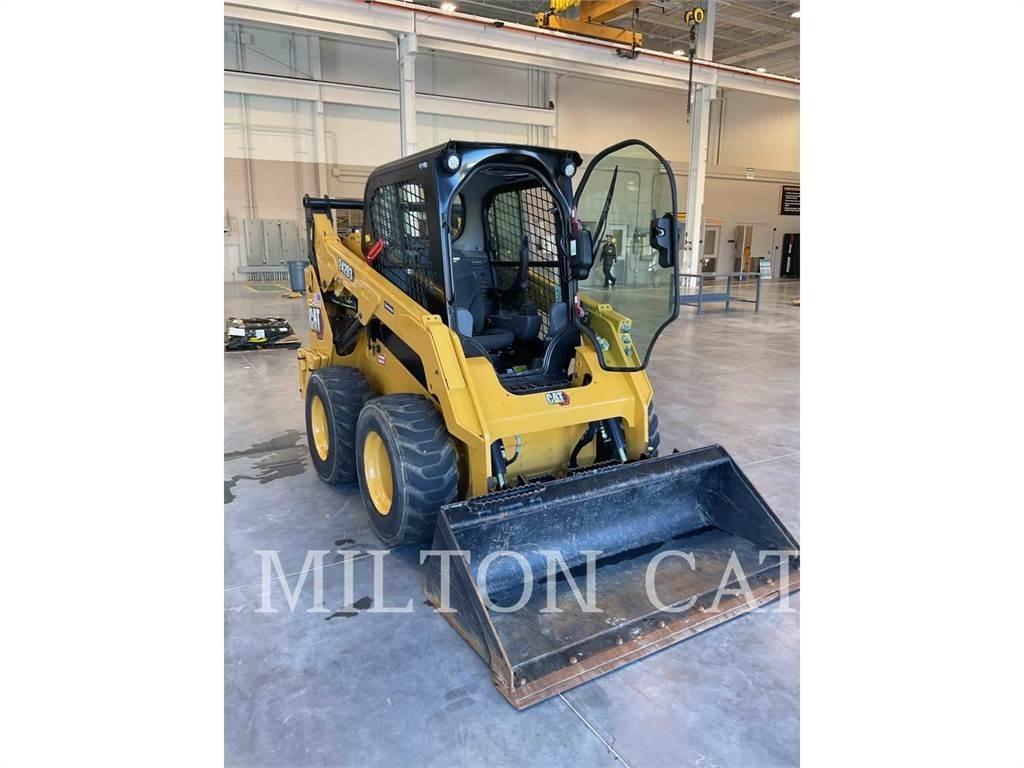 CAT 242D 3 スキッドステアローダー