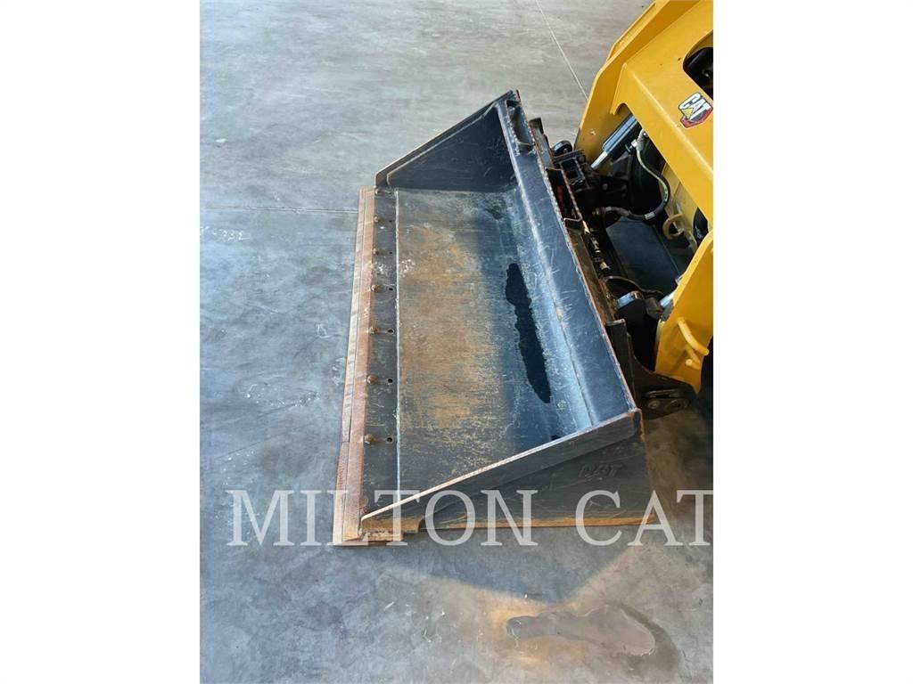 CAT 242D 3 スキッドステアローダー