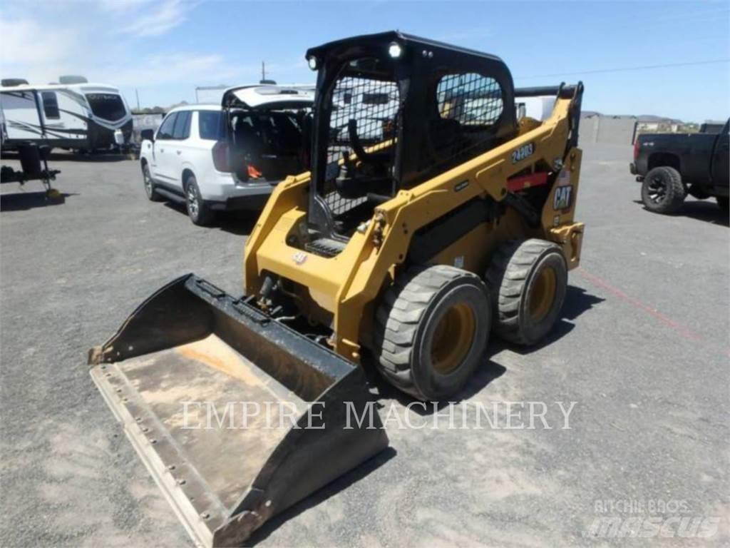 CAT 242D3 スキッドステアローダー