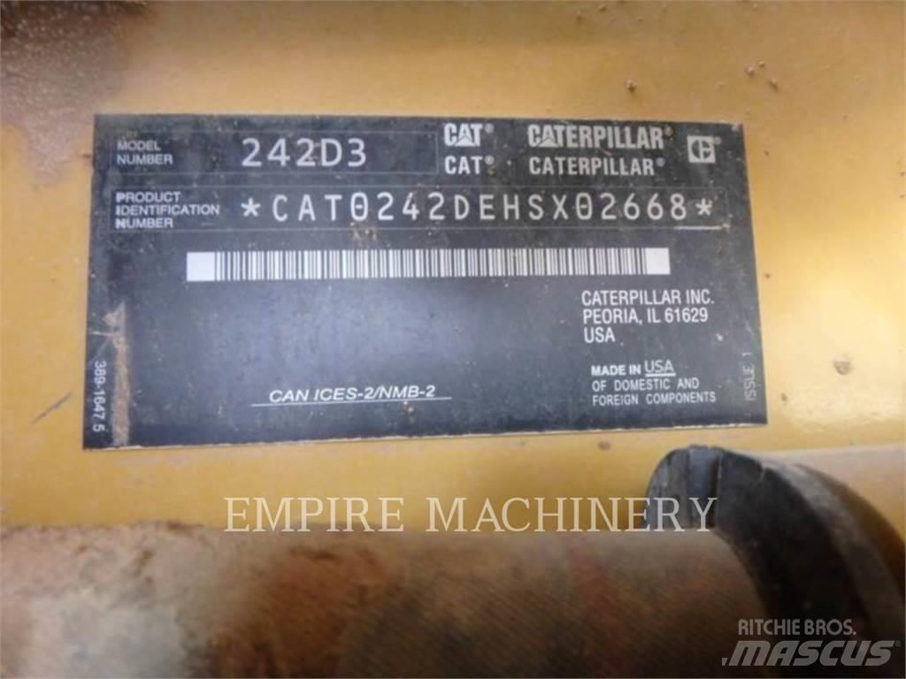 CAT 242D3 スキッドステアローダー