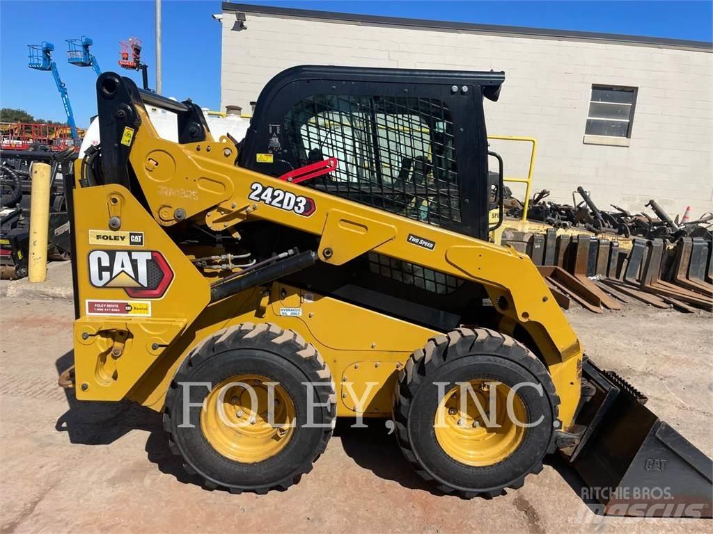 CAT 242D3 スキッドステアローダー