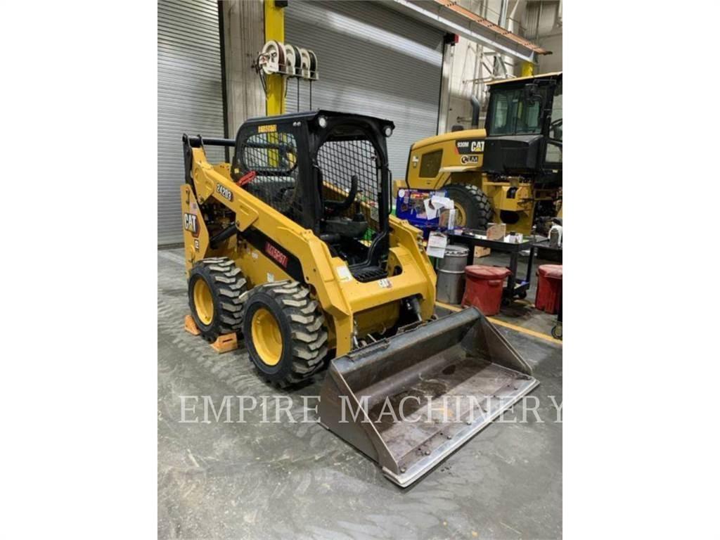 CAT 242D3 スキッドステアローダー
