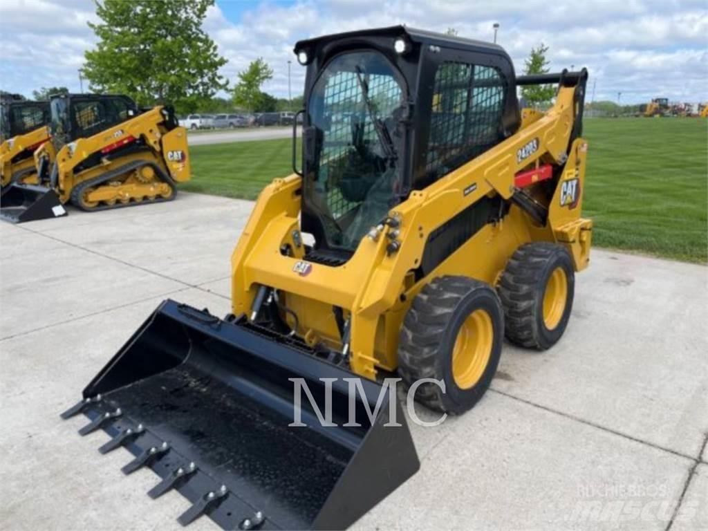 CAT 242D3 スキッドステアローダー