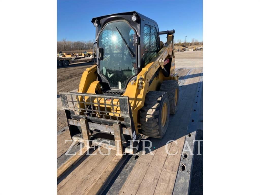 CAT 242D3 スキッドステアローダー