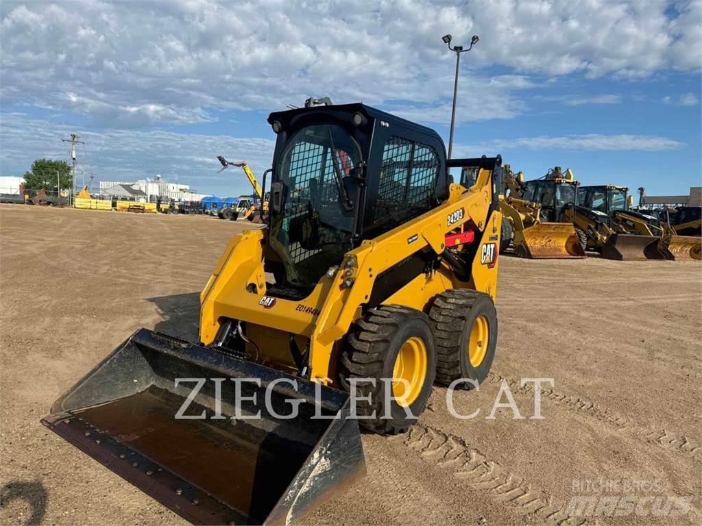 CAT 242D3 スキッドステアローダー