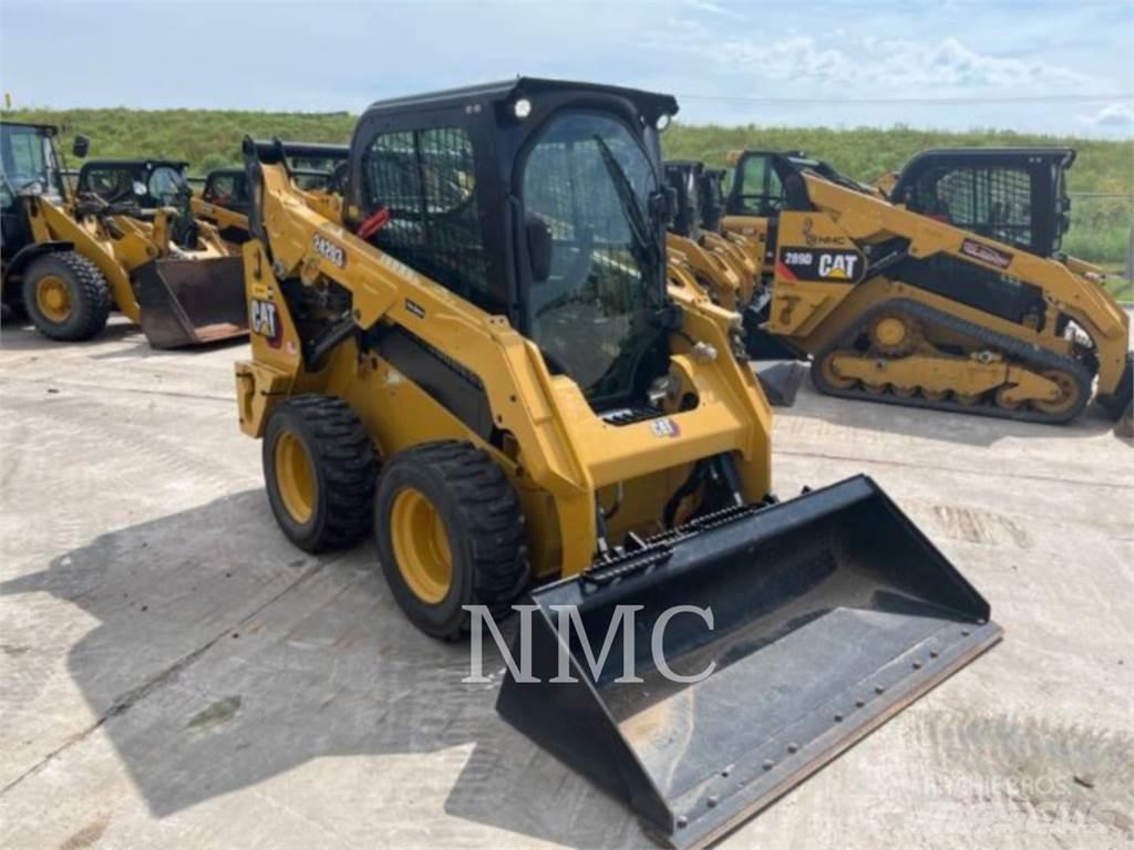 CAT 242D3 スキッドステアローダー