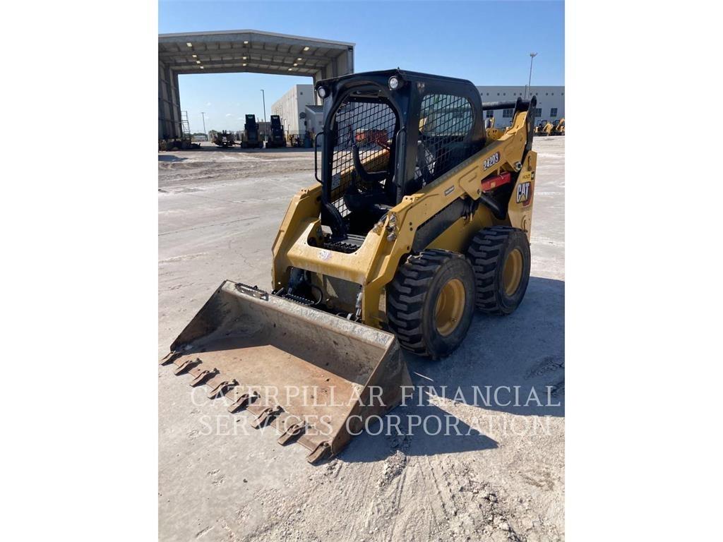 CAT 242D3 スキッドステアローダー