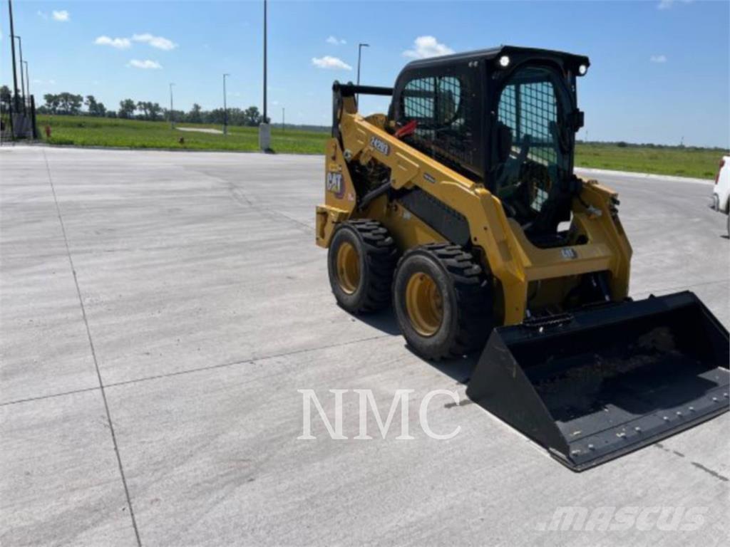 CAT 242D3 スキッドステアローダー